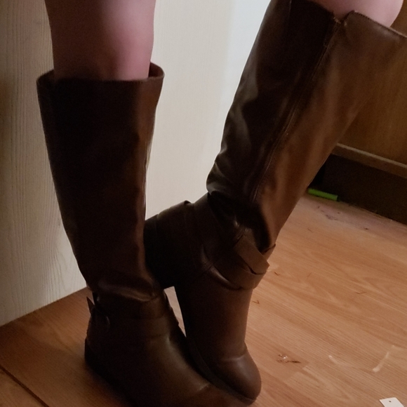 Boots - Picture 4 of 4